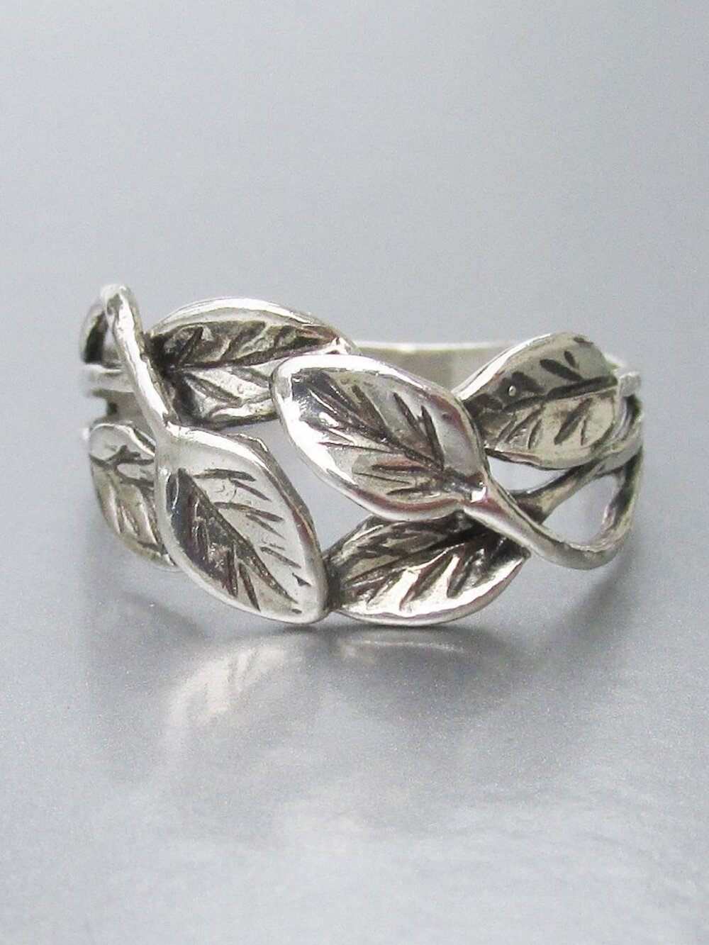 Sterling Silver Vintage 6 Etched LEAVES Band Ring Sz. 7